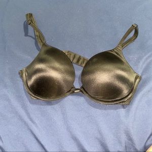 Victoria’s Secret bra in a 32D.